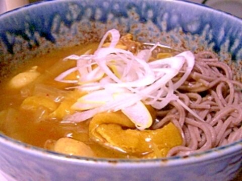 鶏の水炊きで出来たスープで　「カレー蕎麦」